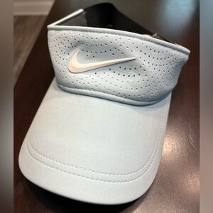 Light blue Nike visor! ⛳️
